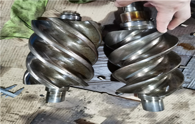為客戶更換阿特拉斯55kw主機